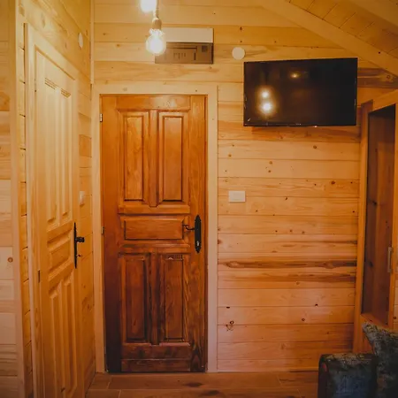 Stara Kuca I Brvnara