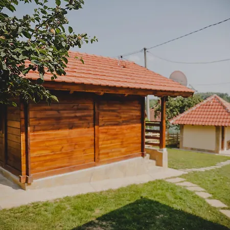 Stara Kuca I Brvnara *